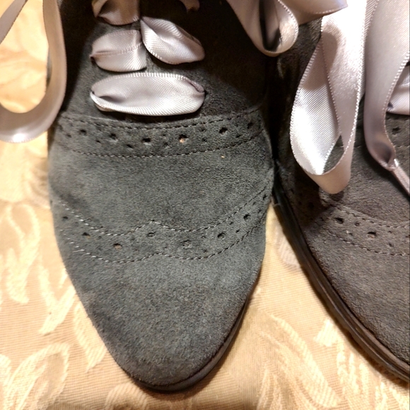 🩶 Gorgeous Slate Grey Genuine Suede Spectator Wingtip Oxford Wedges - 7.5M - Picture 7 of 14